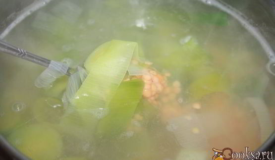 суп-пюре из лука порея и чечевицы