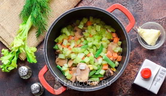суп-пюре из сельдерея и замороженных овощей со сливками