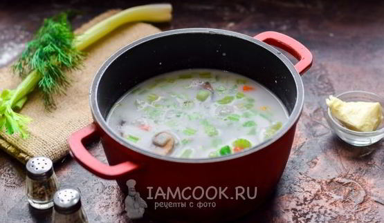 суп-пюре из сельдерея и замороженных овощей со сливками