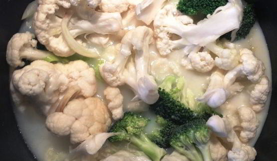 суп-пюре из цветной капусты, фенхеля и брокколи