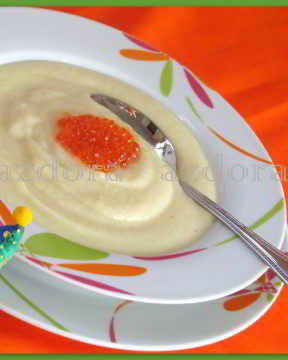 Суп-пюре из цветной капусты с красной икрой