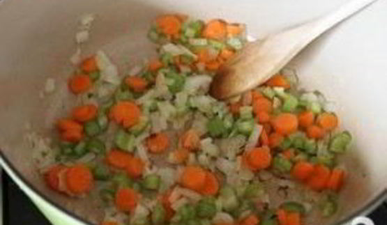 суп-пюре с фасолью и ветчиной