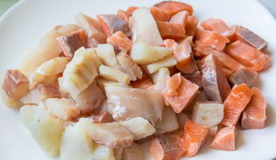 томатный суп-пюре с лососем и треской