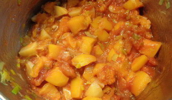 тыквенно-томатный суп-пюре с беконовыми жгутиками