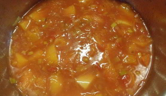 тыквенно-томатный суп-пюре с беконовыми жгутиками