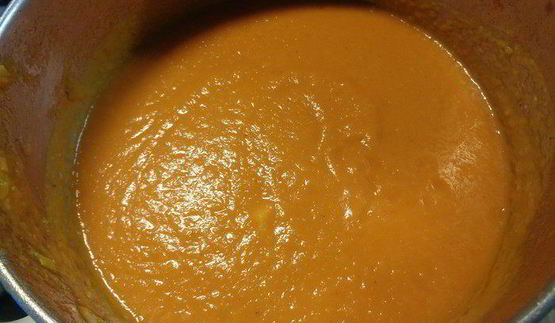 тыквенно-томатный суп-пюре с беконовыми жгутиками