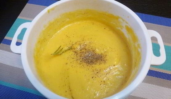 тыквенный суп-пюре с чесноком и розмарином