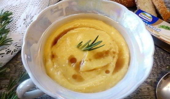 тыквенный суп-пюре с чесноком и розмарином