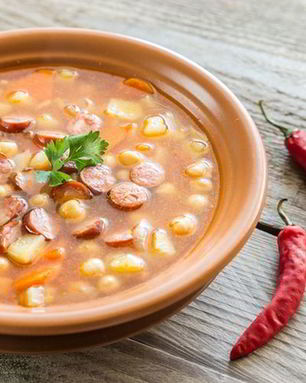 Суп с фасолью и колбасой