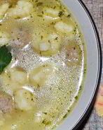 Суп с фрикадельками и клецками