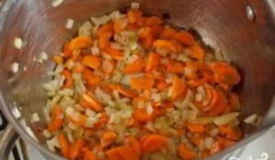 суп с мясом и картошкой