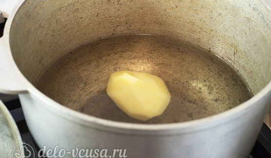 суп с пельменями и яйцом