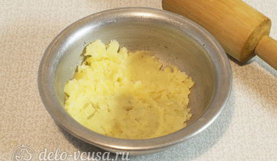 суп с пельменями и яйцом