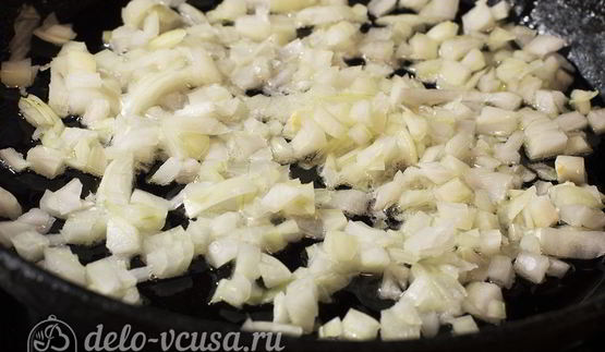 суп с пельменями и яйцом