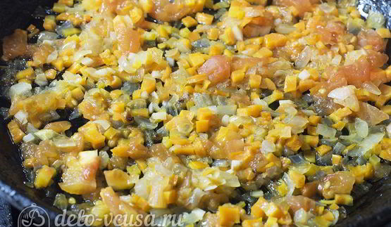 суп с пельменями и яйцом