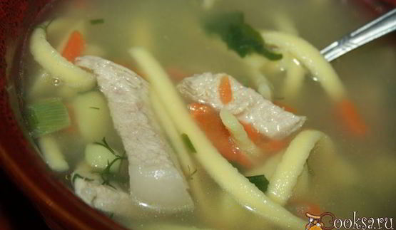 суп со свининой и яичной лапшой