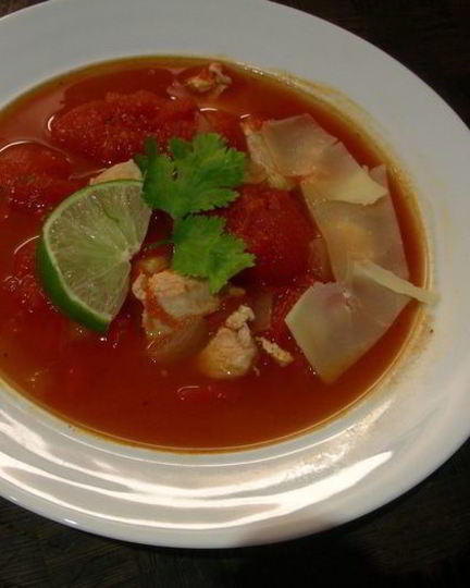 Рецепт томатного супа с курицей и лаймом
