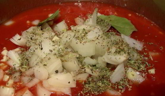 томатный суп с курицей и лаймом