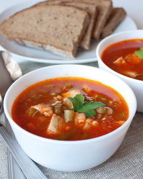 Томатный суп с курицей и зеленой фасолью