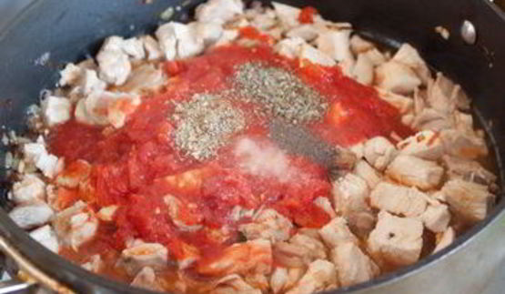 томатный суп с курицей и зеленой фасолью