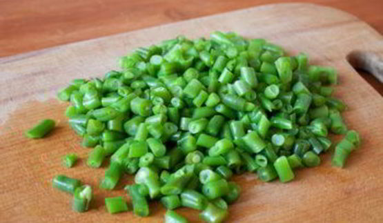 томатный суп с курицей и зеленой фасолью