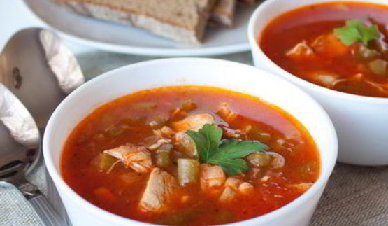 томатный суп с курицей и зеленой фасолью