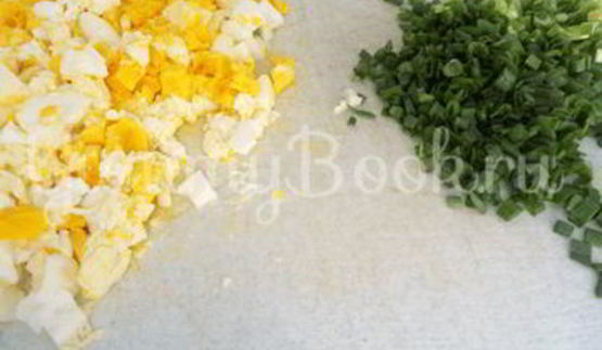 блинчики, фаршированные яйцом и луком