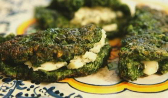 блинчики из шпината с голубым сыром