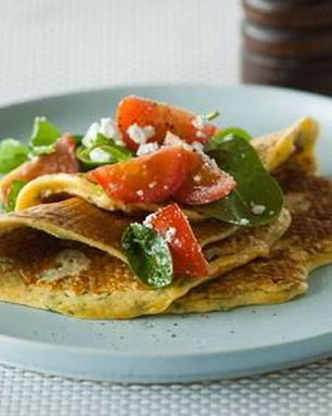 Блинчики с томатами, шпинатом и сыром фета