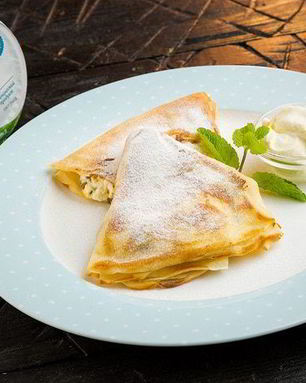 Блинчики с творогом, изюмом и апельсиновой цедрой