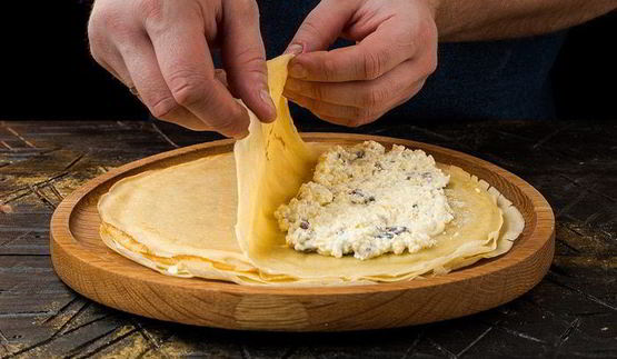 блинчики с творогом, изюмом и апельсиновой цедрой