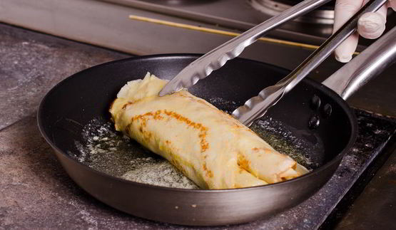 блины с творогом и фруктами