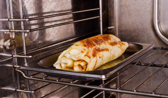 блины с творогом и фруктами