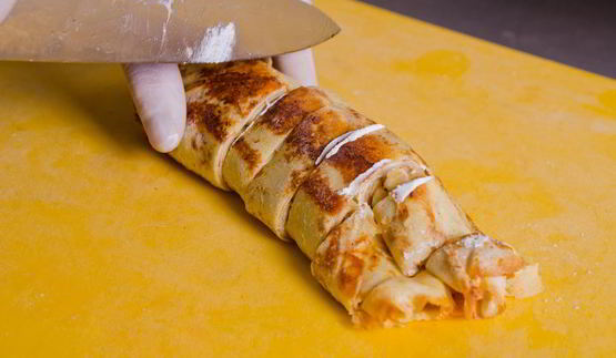 блины с творогом и фруктами