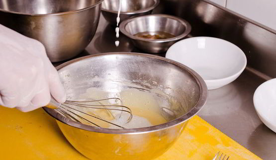 блины с творогом и фруктами