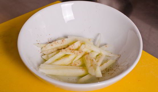 блины с творогом и фруктами