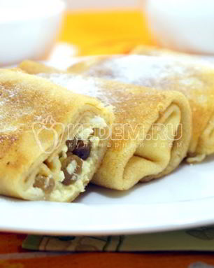 Блины с творогом и изюмом