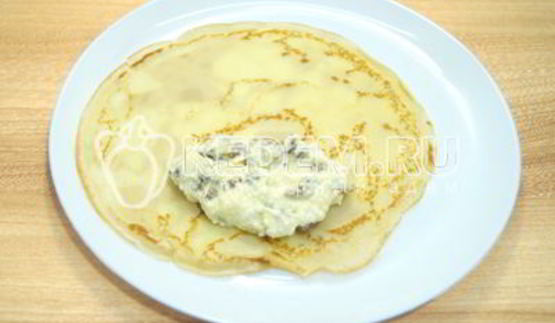 блины с творогом и изюмом