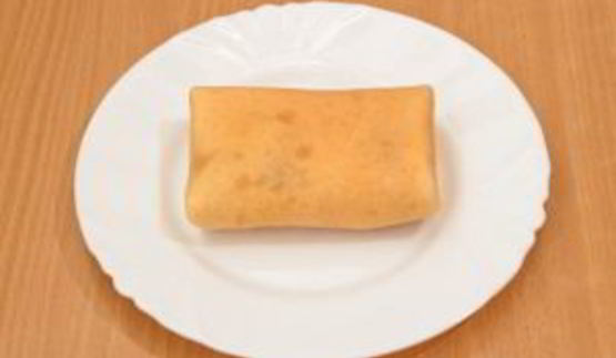 блины с творогом, вишней, клубничным и ванильным соусом