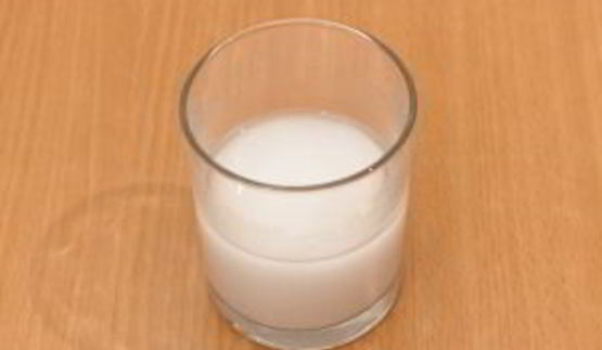 блины с творогом, вишней, клубничным и ванильным соусом