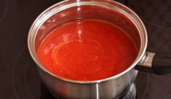 блины с творогом, вишней, клубничным и ванильным соусом