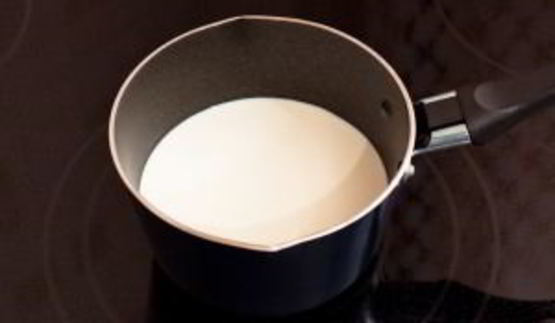 блины с творогом, вишней, клубничным и ванильным соусом