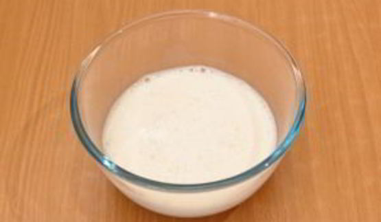 блины с творогом, вишней, клубничным и ванильным соусом