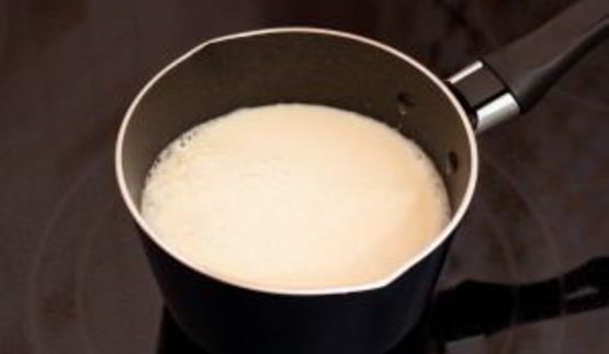 блины с творогом, вишней, клубничным и ванильным соусом