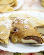 Блины с вареной сгущенкой и бананом