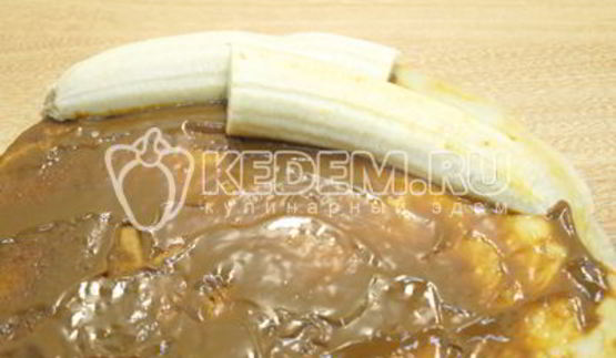 блины с вареной сгущенкой и бананом