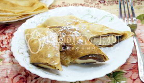 блины с вареной сгущенкой и бананом