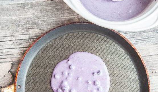 черничные панкейки