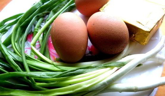 дрожжевые блины с луково-сырной начинкой