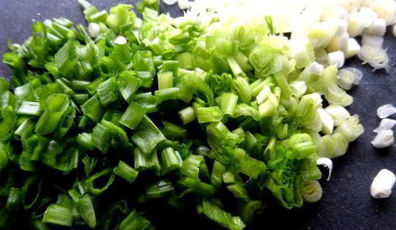 дрожжевые блины с луково-сырной начинкой